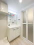 パークプラザ浦和別所 スリムで空間をもっと広く、快適に使える化粧洗面台です。鏡裏にはトレイの高さをアレンジできる収納です。