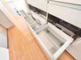 リーデンススクエア横浜鶴見 キッチン収納底板は、防虫効果のあるステンレス仕様
