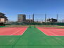 エルザタワー５５ 敷地内には全天候型のテニスコートが２面あります。（有償）