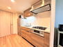 オープンレジデンシア横浜 キッチンはオプションで食器洗い乾燥機を追加し、天板は汚れにくいフィオレストーンを採用