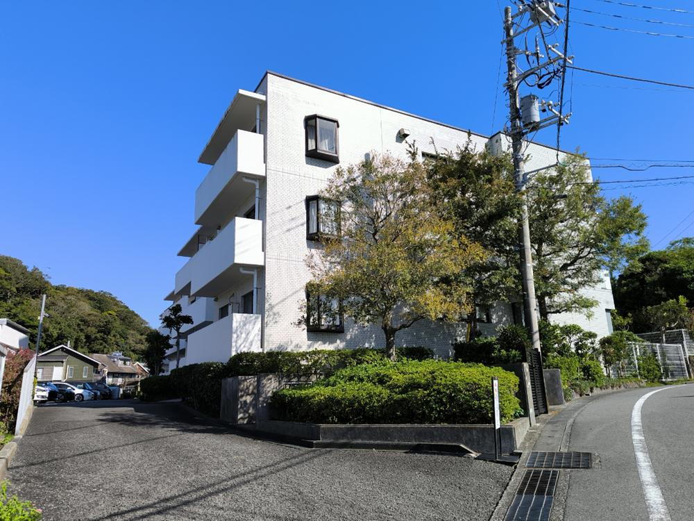 葉山ニューマンション最上階(3階) 3階建ての低層マンション