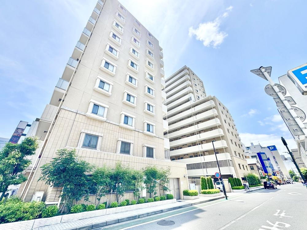 プレシス本厚木レジデンス ホッと落ち着く親しみを感じさせてくれる外観。仕事や学校から帰ったときに優しく迎えてくれるお住まいがここに。明るい日差しに包まれる住宅で新しい暮らしを始めませんか?