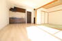 クレアールつきみ野 【LDK 約10.7帖】<BR>奥行きのあるリビング・ダイニングです<BR>。壁紙はリビング、洋室、和室ともに白を基調としているため、明るく、部屋全体が広く感じられます！