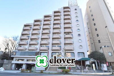 小豆沢ローズハイツ 青空によく映える建物です。手入れの行き届いた外壁やマンション正面エントランスなど、綺麗な姿をぜひ一度、現地にてご覧ください。~即日のご見学可能~ お問合せはお気軽にどうぞ。