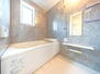 希望ヶ丘グリーンハイツ２号棟 ～Bath Room～<BR>ユニットバスを交換し明るく綺麗になったバスルーム。浴室に窓があり、しっかりと換気が出来るため湿気が篭らず清潔なバスルームを保つことができます。