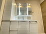 グランエステ川崎ツインタワー壱番館 清潔感のあるワイドな洗面台は収納力もあり、いつでもすっきりとした洗面室に。