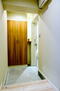 イトーピア鶴見 上質感漂う玄関と廊下。居住者の帰り・訪れる方を優しく迎える、安らぎに満ちた生活空間を予感させます。
