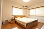 ディーグランセ新桜町 寝室にぴったりな洋室9.1帖　角部屋ならではの2面採光！光が入りやすく明るいお部屋です