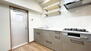 サーパスシティ西新潟弐番館 キッチンの上にも収納棚があるので、調理器具が収納できそうです。