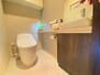 ザ・パークハウス桜山プレイズ ※販売対象に家具・調度品は含まれません。温水洗浄便座付きのトイレ。来客時にも重宝する手洗いカウンターが設けられています。（2023年12月撮影）