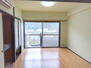 アレナ・ブランカ堂ヶ島　西伊豆町仁科 フローリングがリフォームしてあります。大きい窓があるので明るい室内です。