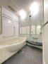 パークホームズ覚王山月見坂 1418タイプの浴室。最後の一人まで快適に入浴できるオートバス。お洗濯に重宝する浴室乾燥機付きです。【浴室】（2024年03月撮影）