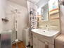 三旺マンション瑞穂 洗面スペース。純白の清潔感のある洗面台で毎日気分も上がりそうです。