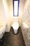 セザール琵琶湖大橋 トイレには快適な温水洗浄便座付き。窓付で明るく換気もできます◎