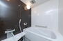 サントゥール八木 【浴室】<BR>アクセントパネルが施された浴室。オートバス機能搭載。動作をサポートする手すり付きです。(2013年8月 浴室入替)