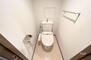 ライオンズマンション川西萩原 トイレ。室内丁寧にお使いです。リフォームの提案可能です。［2023年5月3日撮影］