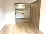 グレイス・ハイツ六甲 2023年3月、リフォーム済みの綺麗な室内。DKと洋室は引き戸で繋がり、一体利用が可能です。【洋室/約6帖】（2024年03月撮影）