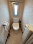 深草西浦住宅 【トイレ】<BR>温水洗浄便座付きのトイレです。窓があるため、自然換気が可能です。