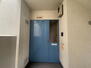 第二恵美酒　中古マンション 現地（2024年１月）撮影<BR>ブルーの玄関ドアが可愛い！