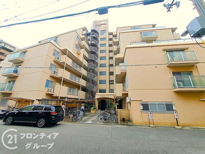 新深江ビューハイツ 機能性とデザイン性を兼ね備えたマンション外観は、住む人に快適な生活を提供します。スタイリッシュなデザインが魅力で、日々の生活に彩りを添えます