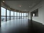 ブランズタワー大阪本町 【LDK約34.7帖】<BR>プレミアムフロアにつきリビング・ダイニングは天井高約3mでございます。