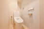 グラン・ドムール甲陽園 トイレの写真です。温水洗浄便座なので一年中快適に使用できます。