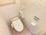 コスモ生駒 トイレもパステルカラーで<BR>かわいい雰囲気です。<BR>温水洗浄便座付き。