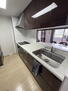 ルイシャトレ神戸ポートアイランド キッチン写真です。<BR>IHで、キッチンの高さは分譲時のオプションで上げています。