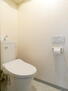 ペルル伏見桃山ＩＩ 【トイレ】<BR>壁掛けリモコンのため操作しやすく快適なトイレ（※調度品は販売価格に含まれておりません）