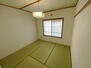 藤阪ハイツＤ１棟 和室は、急な来客やお子様のお昼寝スペース等でお使い頂けるので、便利です！