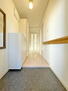 コスモハイツ六甲道 ◇広々とした玄関で出入りしやすく、明るい廊下です。