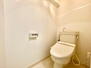 コスモハイツ六甲道 ◇白を基調とした清潔感のあるトイレ
