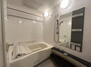 レジオン本町通ベルージュ 洗い場・バスタブともにゆとりある広さを確保しており、ゆったりとバスタイムをお過ごしいただけます。便利な浴室換気乾燥暖房機付きです。/2022年４月 取り換え済