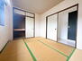 朝日プラザ東生駒Ⅱ 和室も日当たりが良く、明るい空間となっております。