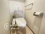デリード鶴見緑地パークサイド 白を基調とした、清潔感のあるシンプルなデザインのトイレです。