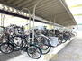 桂川ハイツ５号館 【駐輪場】<BR>敷地内に駐輪場があります。平面なので、自転車の出し入れがスムーズです。