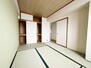 桂川ハイツ５号館 【和室/6.0帖】<BR>押入が備わっています。寝具や季節家電などをすっきりと収納することができます。