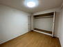 南茨木ハイタウン美沢Ｂ棟 【洋室】北側のバルコニーに面した6.0帖の洋室です。こちらは主寝室にいかがでしょうか♪