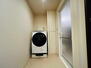 ザ・パークハウス神戸ハーバーランドタワー 洗面所は広々としたスペースになっています。タオルなどを収納できるリネン庫もございます。