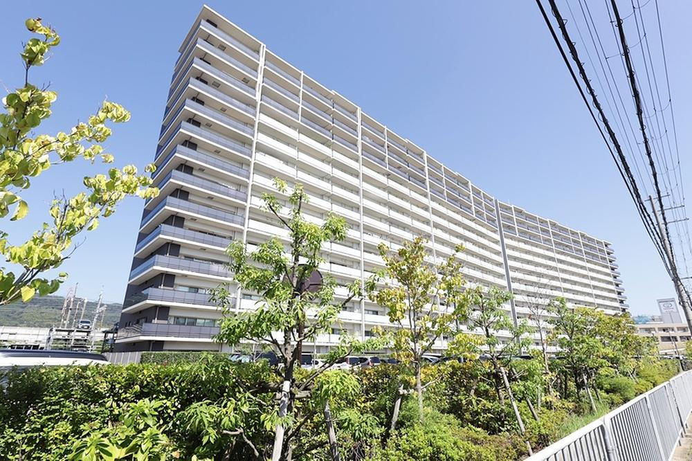 ジオ阪急水無瀬ハートスクエア 大規模マンションの駅徒歩5分という好立地です!