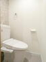 山科ハイツ 【トイレ】<BR>温水暖房便座搭載の快適トイレ。石目調のアクセントクロスを使用しています