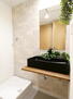 山科ハイツ 【洗面所】<BR>タイル貼のアクセントウォールが優しい印象の洗面所。ナチュラルな素材を使用した心癒される空間です
