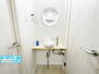 平野北コーポ ◆丸い鏡がオシャレで、スタイリッシュな洗面台です！<BR>◆白色を基調とした空間は、清潔感があります♪<BR>◆実際に現地ご覧いただけます！是非一度お問い合わせくださいませ♪