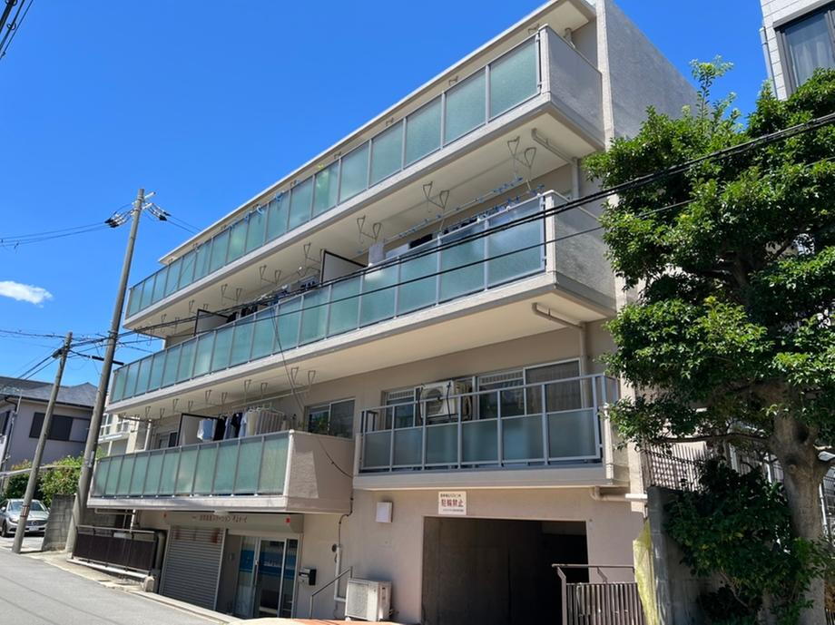 イスズハイツベル香枦園南棟 時の流れに色あせることのない瀟洒な外観。朝晩、1年365日、様々な表情を見せます。