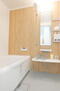 ロイヤルガーデン栗林公園 暖房乾燥機付きの浴室。（新規入替え）。