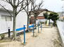 サーパス土居田西 敷地内に公園があります。