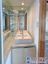 コープ野村西古松 コンパクトな洗面所。洗面台横にはディスプレイしたくなる収納棚があります