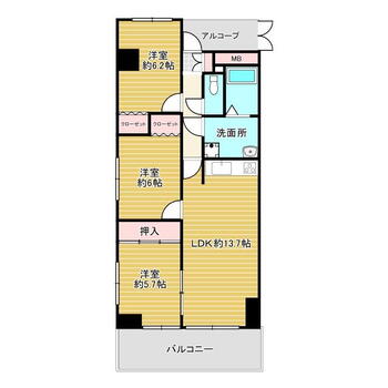 エバーグリーン日吉台 3LDK、価格690万円、専有面積65.9m<sup>2</sup>、バルコニー面積11.2m<sup>2</sup> 内法19.93坪、バルコニー3.38坪の3LDKです。収納スペースが確保でき、ご家族様専用の部屋を作れる間取りです。角部屋の為、隣り合う住戸との騒音問題が少なくなり、風通しもいい…