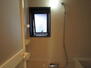 アンピール二日市Ⅱ 自然光の入る清潔感のある浴室