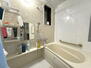 グランテージ世安 浴室乾燥機付きのバスルーム♪浴室に窓が付いており嬉しいポイントです！